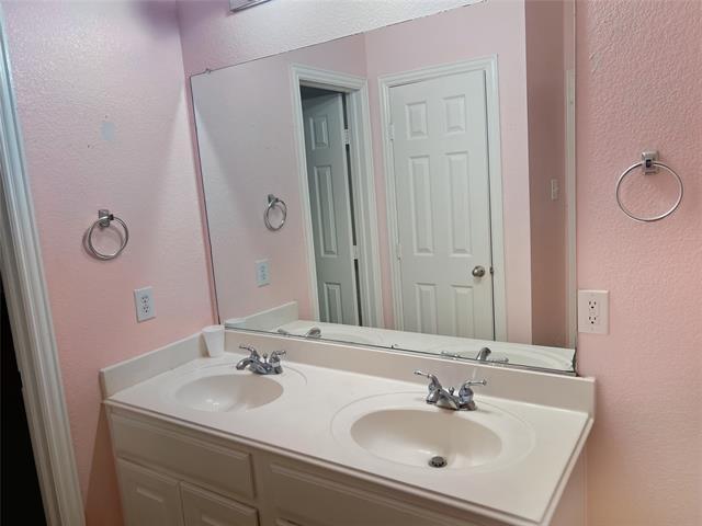 Building Photo - 402 Calvary Dr