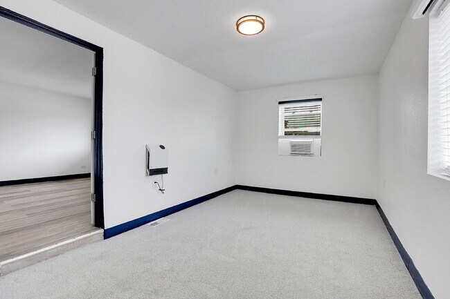 Building Photo - $2,850 - 3 Bed, 2 Bath Updated Home in Den...