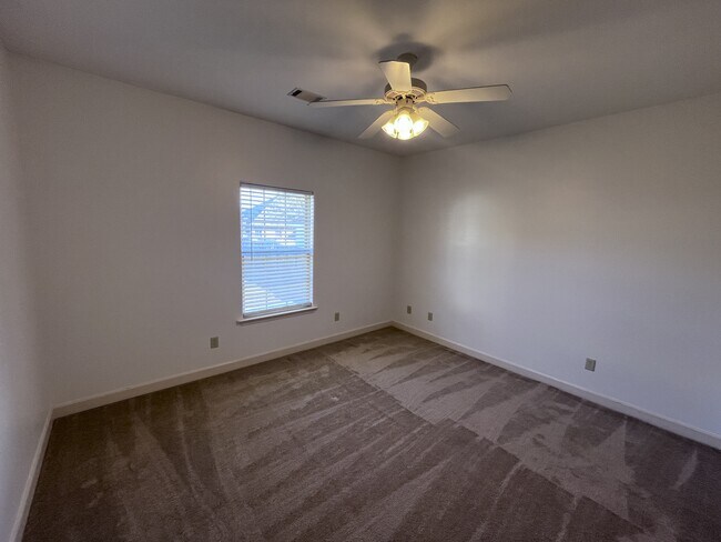 Building Photo - 29 Oak Crest Dr