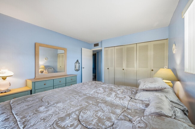 Building Photo - 669 Saxony Trail