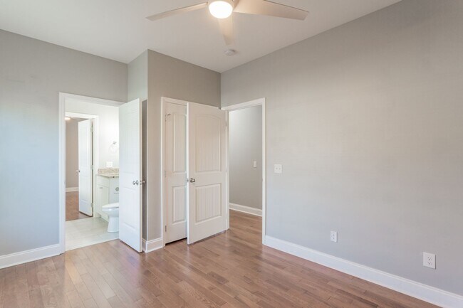 Building Photo - Downtown 3 bedroom Cottage