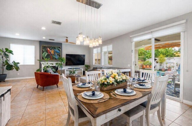 Building Photo - 282 Paseo Vista Cir