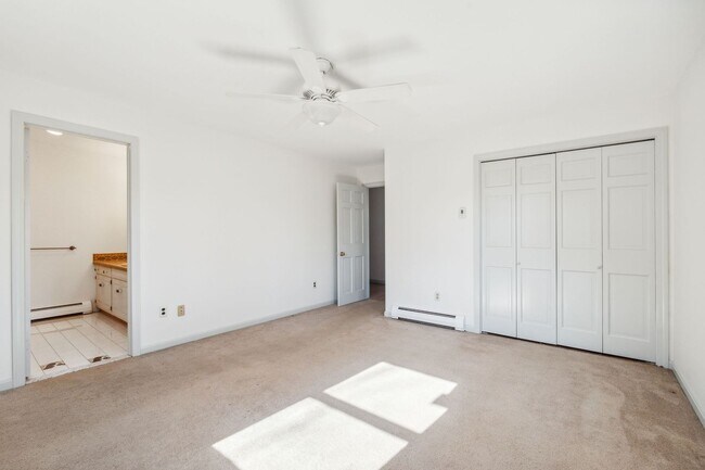 Building Photo - 17 Hillside Rd