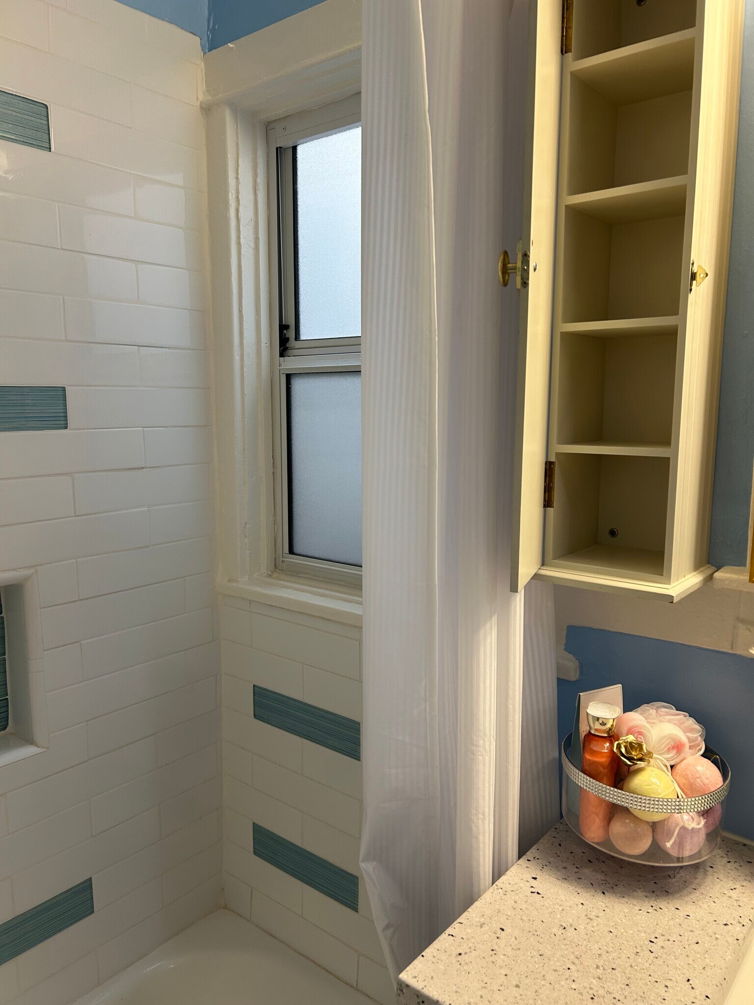 Building Photo - 515 N Garfield Ave