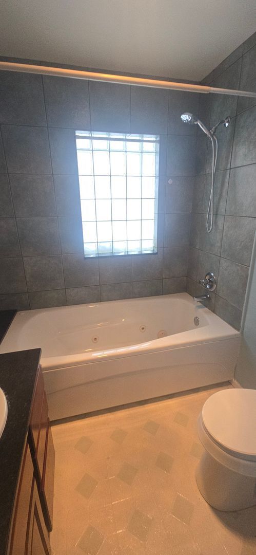 Building Photo - 3 BED 2 BATH COMPLETELY UPDATED SINGLE FAMILY HOME ---- FLORAL