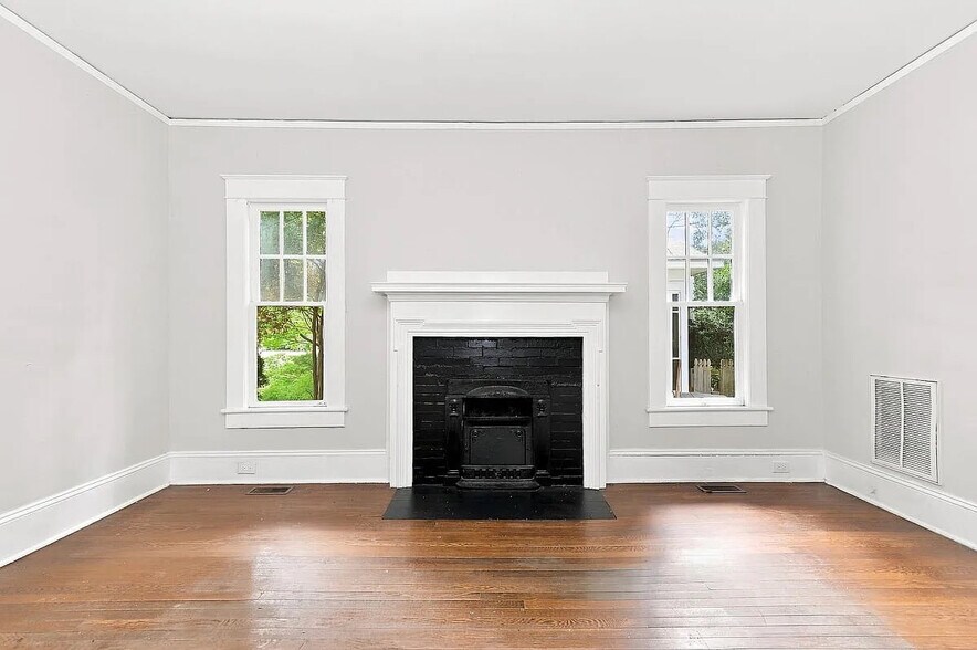 Building Photo - Room in Single Family Home on Walker Ave
