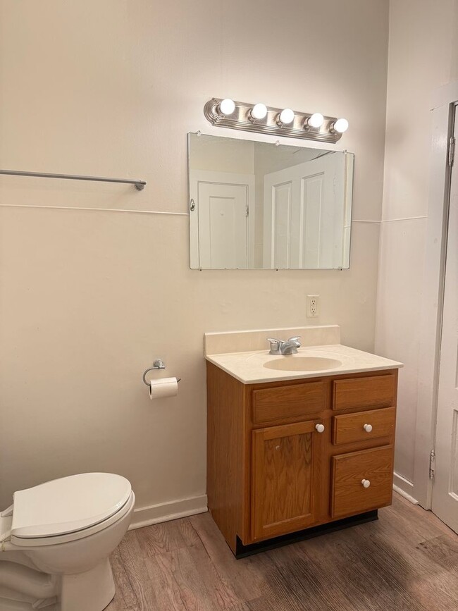 Building Photo - 316 S Broad St