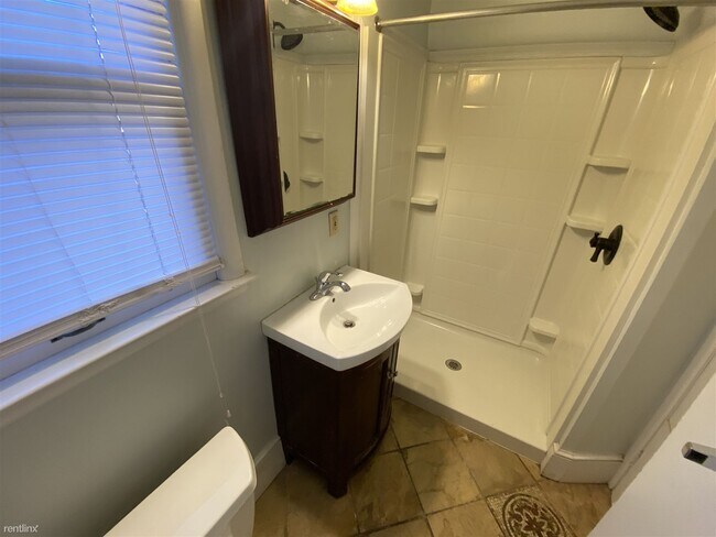 Building Photo - 8 br, 3 bath House - 503 E Ann St 503 East...