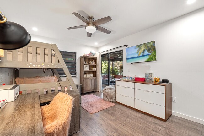 Building Photo - 908 Lakeview Cir