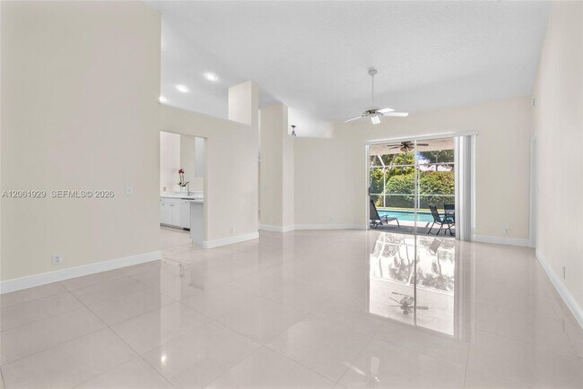 Building Photo - 17194 Ventana Dr