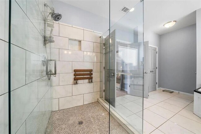 Building Photo - 3165 Oakdale Rd