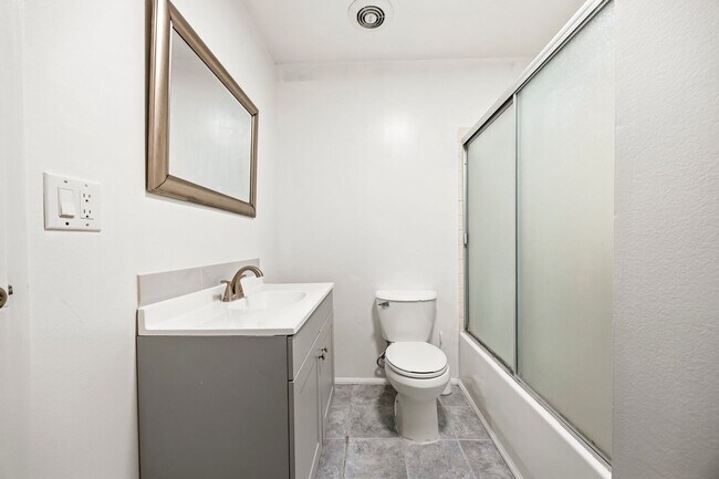 Building Photo - Spacious 4BD 2BA House With Perfect Private Backyard and Solar Panels  in Simi Valley