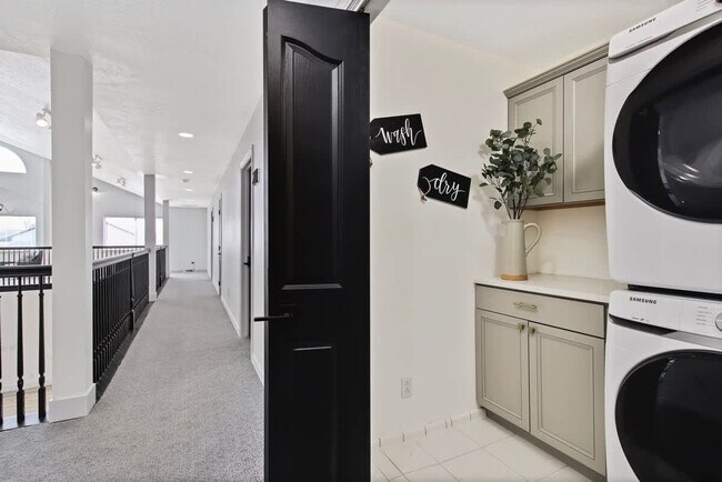Building Photo - 4611 S Merrivale Pl