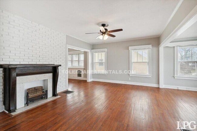 Building Photo - 4138 N Lockwood Ave
