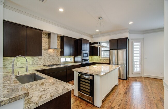 Building Photo - 1808 Ridgewood St