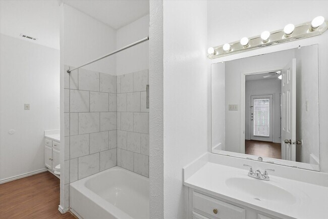 Building Photo - 9600 Royal Ln