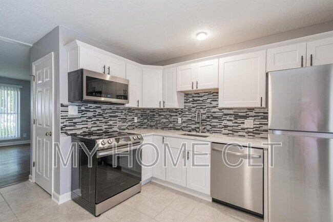 Building Photo - 3331 Erskine Dr