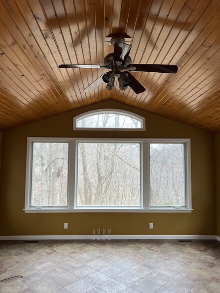 Building Photo - 8817 N Picture Ridge Rd