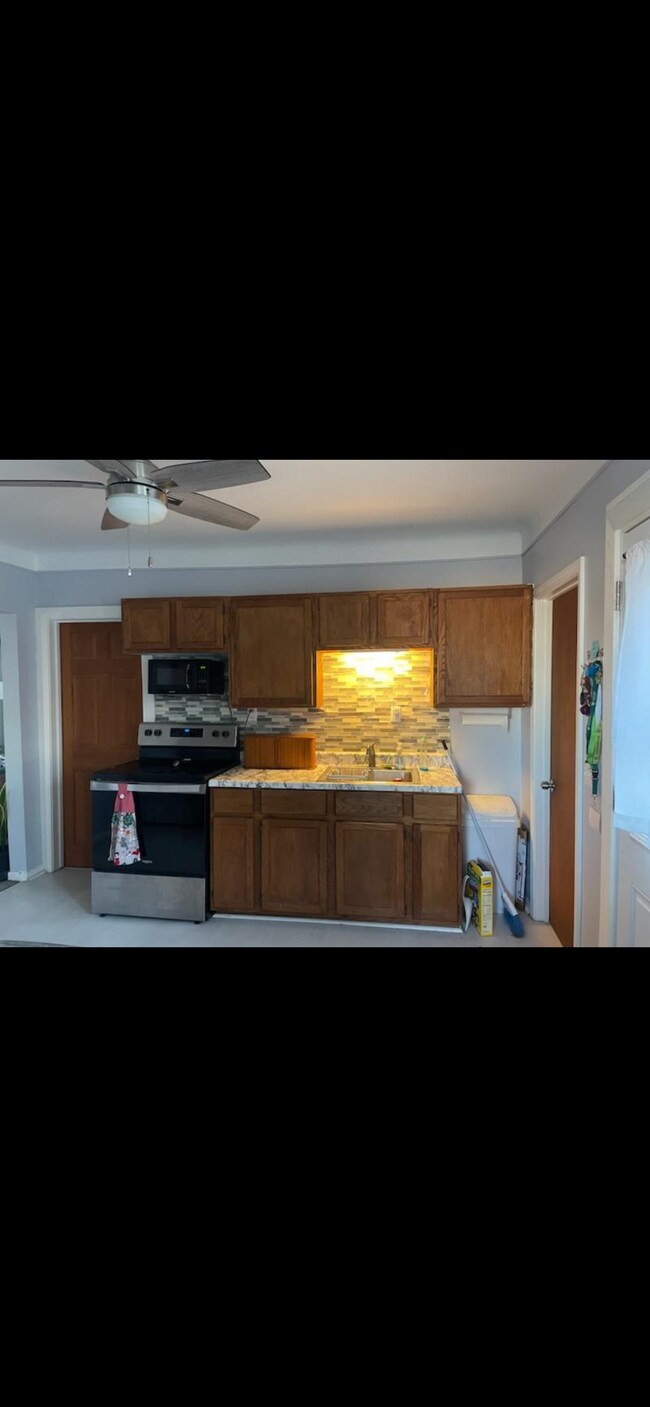 Building Photo - 21708 E 10 Mile Rd