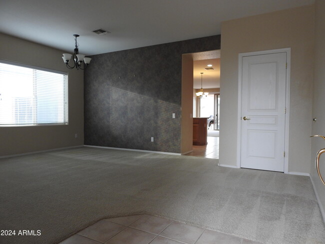 Building Photo - 884 E La Costa Pl