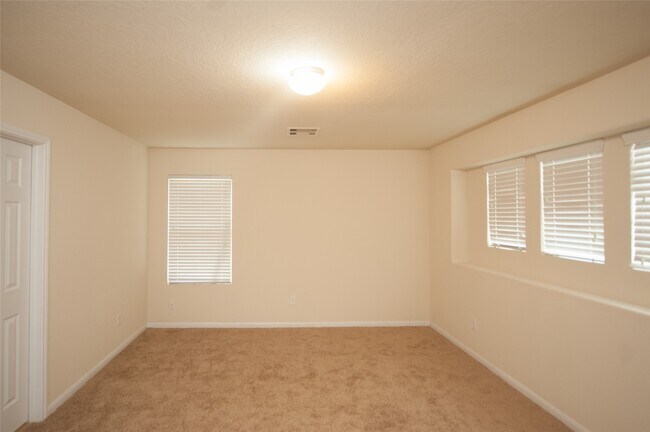 Building Photo - 18519 Each Elm Way