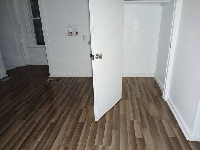 Building Photo - Spacious & Affordable Home In Lima!