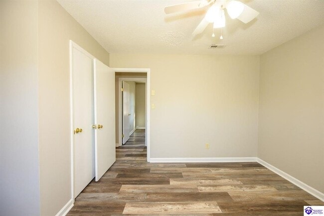 Building Photo - 243 S Airview Dr