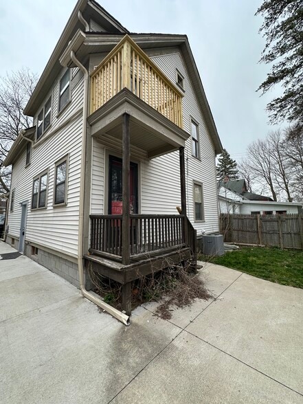 back entrance - 829 Miller Ave