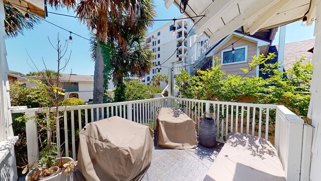 Building Photo - Presenting a meticulously renovated and fu...