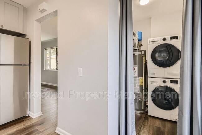 Building Photo - 2442 S Corona St