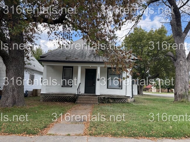 Primary Photo - $899- 2 bed 1 bath - Single Family Home