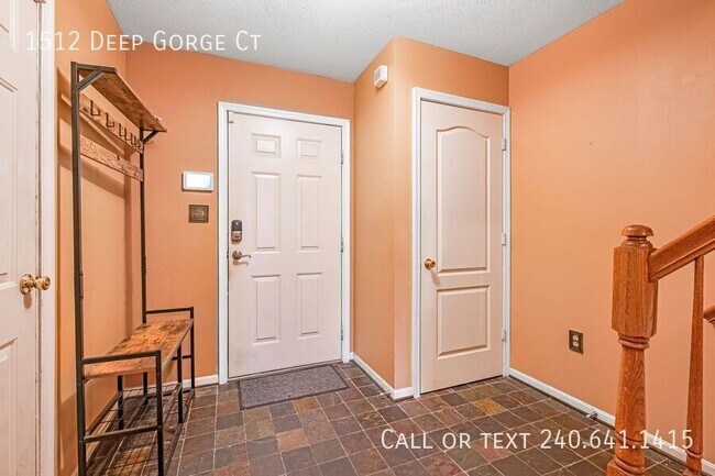 Building Photo - 1512 Deep Gorge Ct