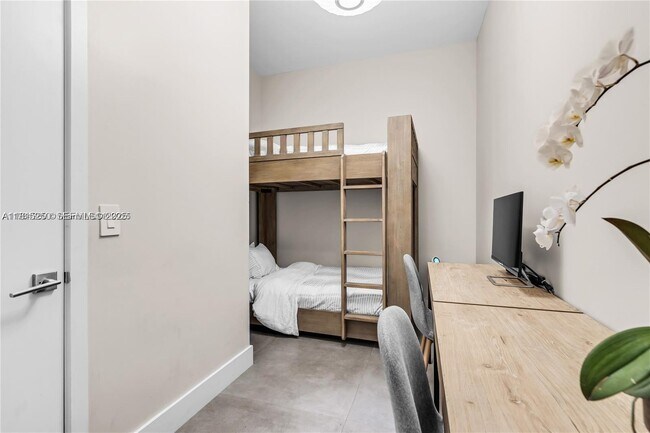 Building Photo - 650 NE 32nd St