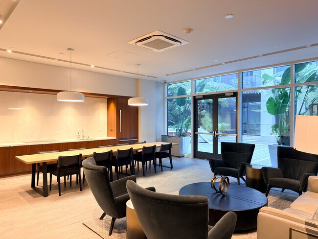 Building Photo - 1688 Pine St