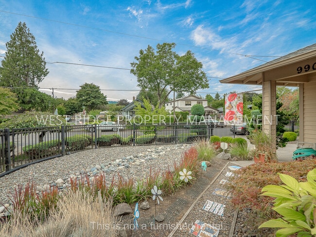 Building Photo - 9903 N Jersey St
