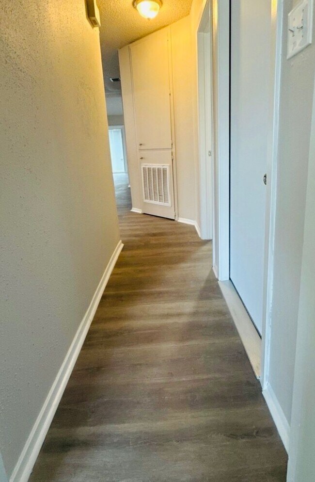 Building Photo - 11754 Spring Song Dr