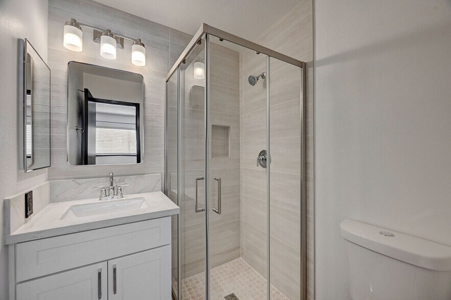 Building Photo - 573 Greenbriar Townhouse Way