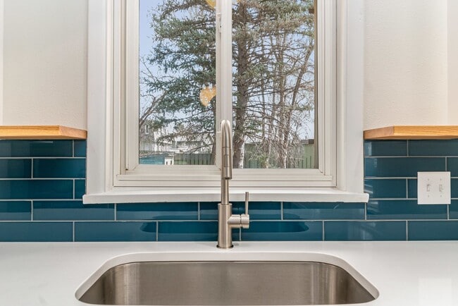 Building Photo - Beautiful 2 Bed 1 Bath House by CSU Campus!
