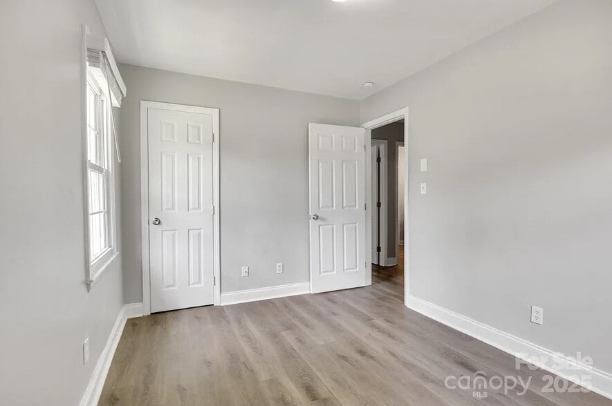 Building Photo - Room in House on Bilmark Ave