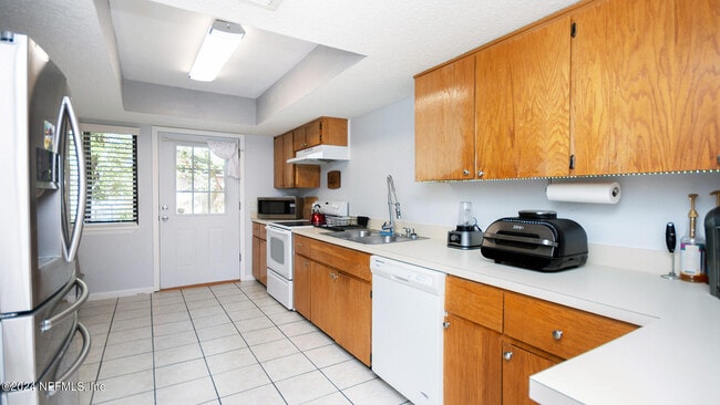 Building Photo - 437 W 9th St