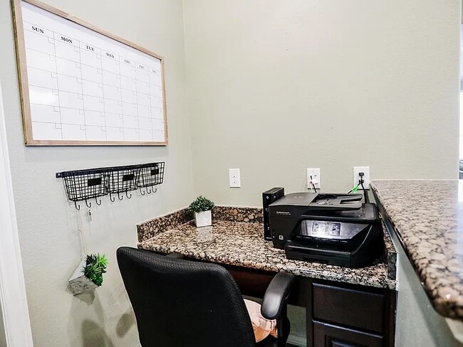 Building Photo - 1733 Rosson Rd