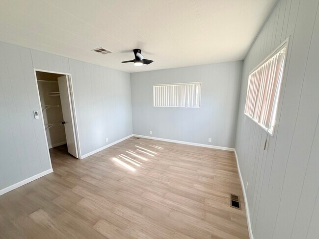 Building Photo - 64811 Thomas Ave