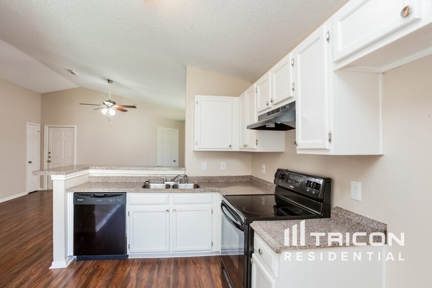 Building Photo - 3214 Kelling St