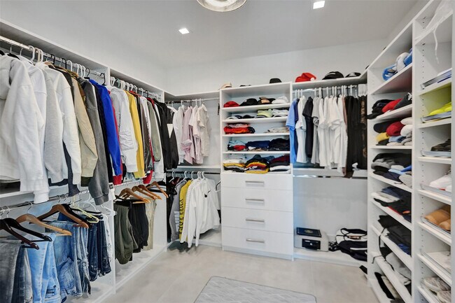 Building Photo - 1111 SE 9th Ave