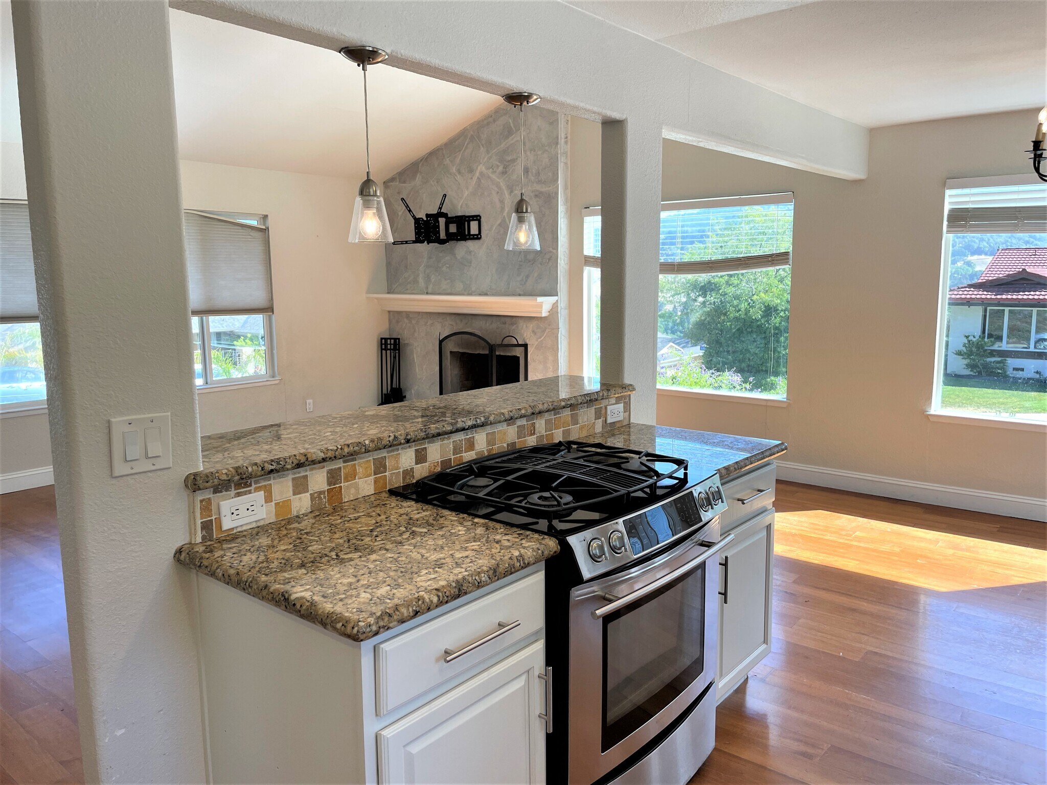Building Photo - 631 Skyline Dr