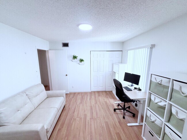 Building Photo - 1014 Green Pine Blvd