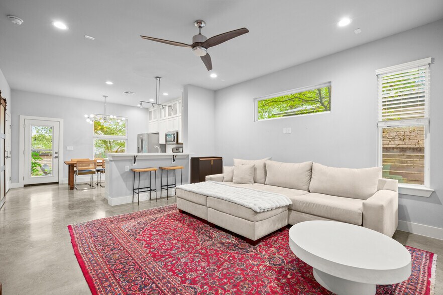 Building Photo - 1220 Delano St