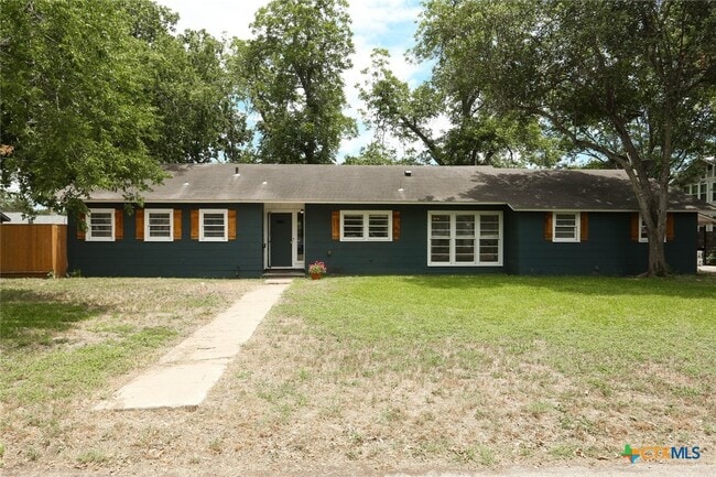 Building Photo - 621 Hackberry St