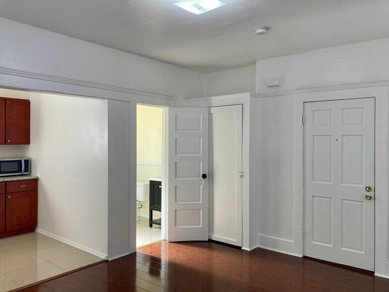 Building Photo - 128 S Ave 57