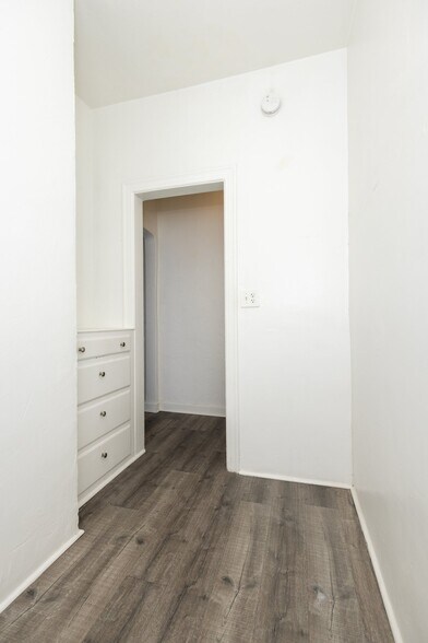 Building Photo - 357 S Alvarado St